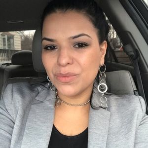 Meet your Posher, Cynthia